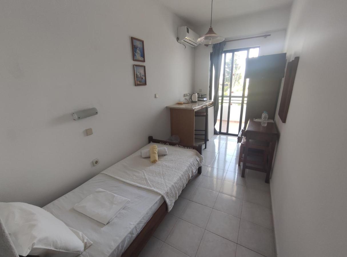 Hotel Debby Studio And In Ialyssos 2*